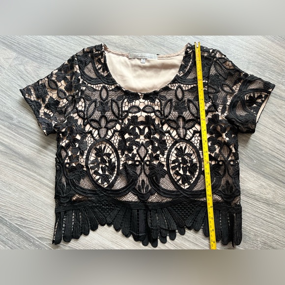 Lovers+friends lace crop top, no tags attached, perfect condition! - Picture 3 of 4